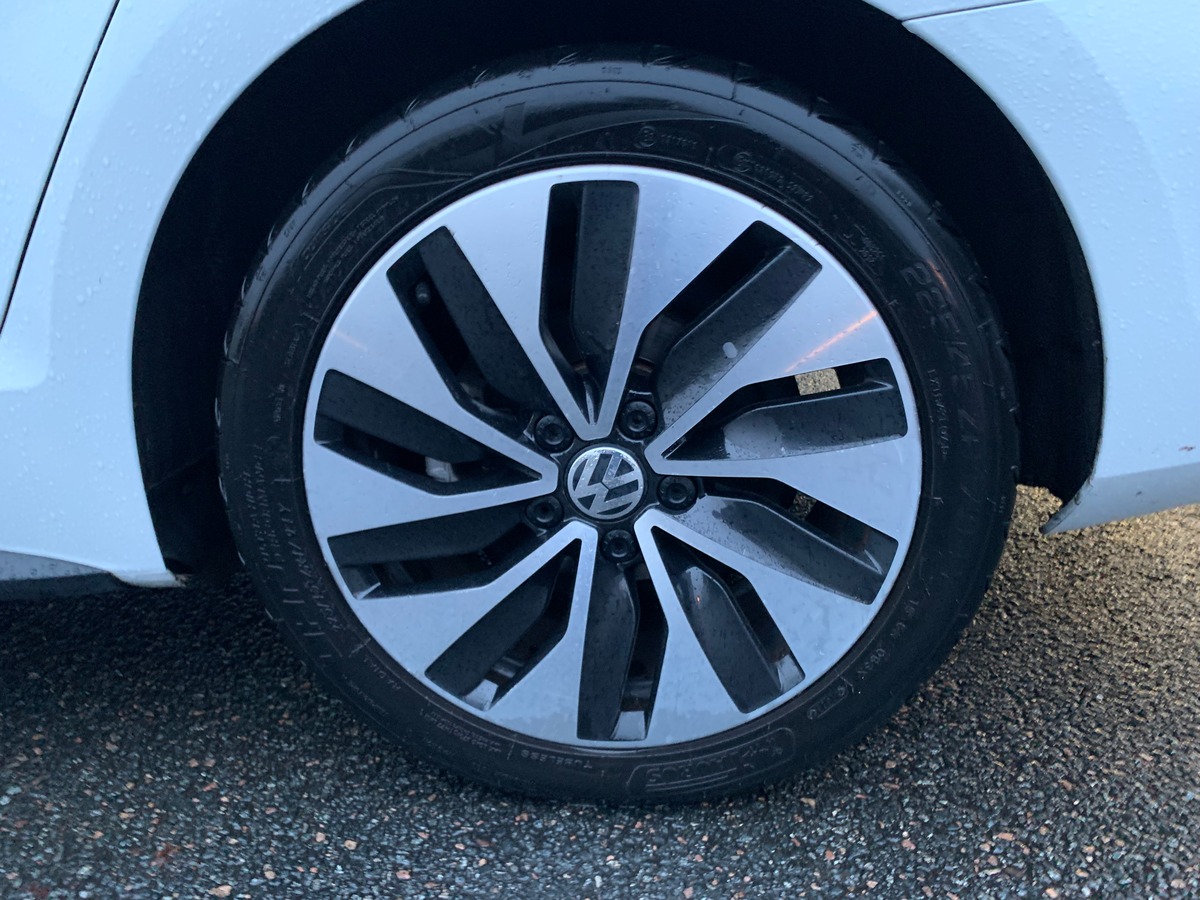 Volkswagen Jetta 170 ch | Carat | Régulateur vitesse | Radars stationnement | GPS | Kit mains libres