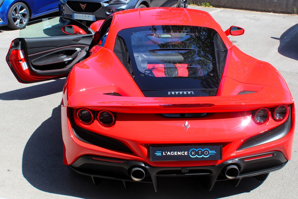 Ferrari F8 Tributo COUPE 3.9 DCT V8 BiTurbo 720 ch 1ère MAIN  ROSSO SCUDERIA - ORIGINE FRANCE