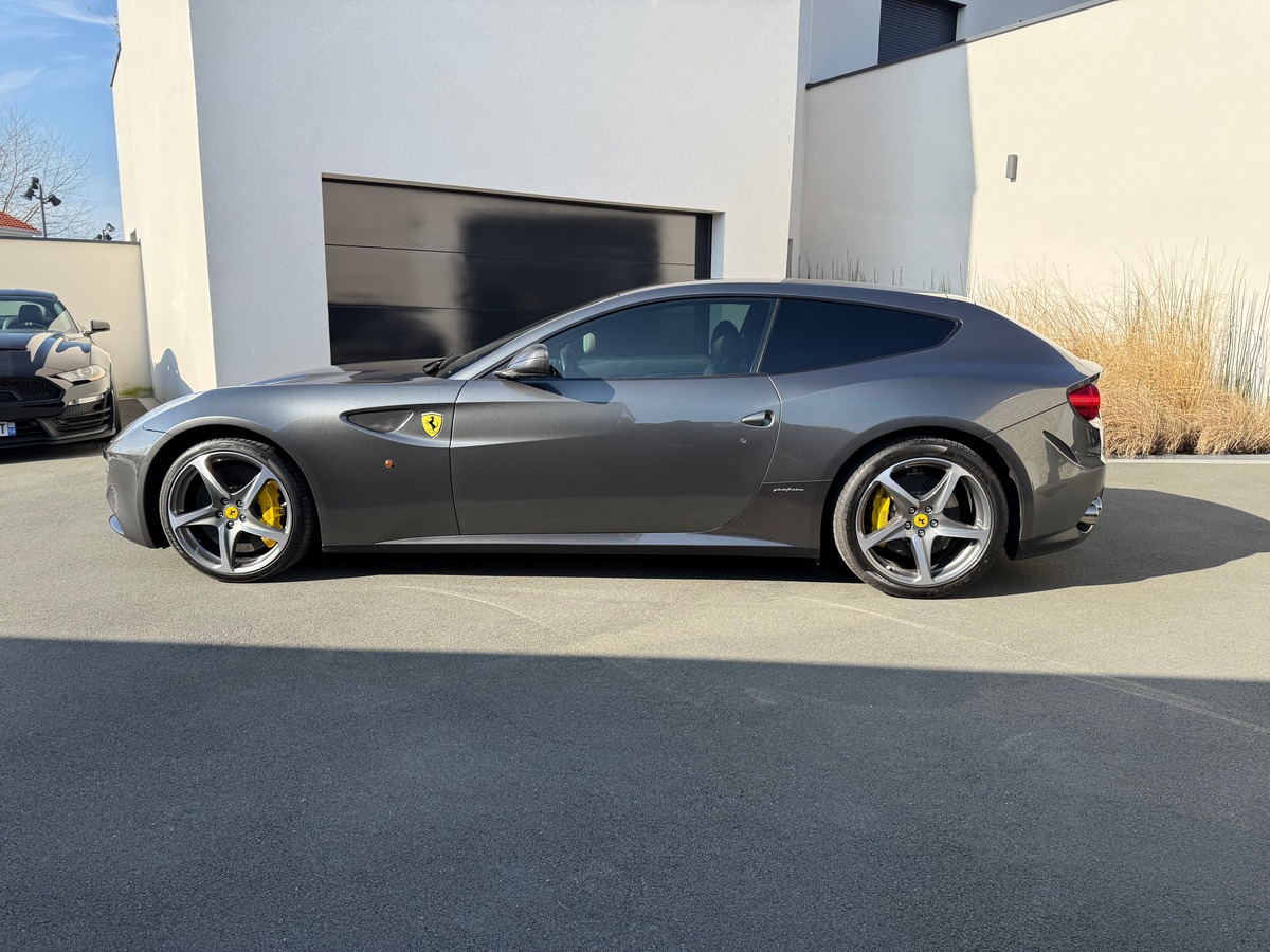 Ferrari Ff V12 / CARNET / 67009 KMS
