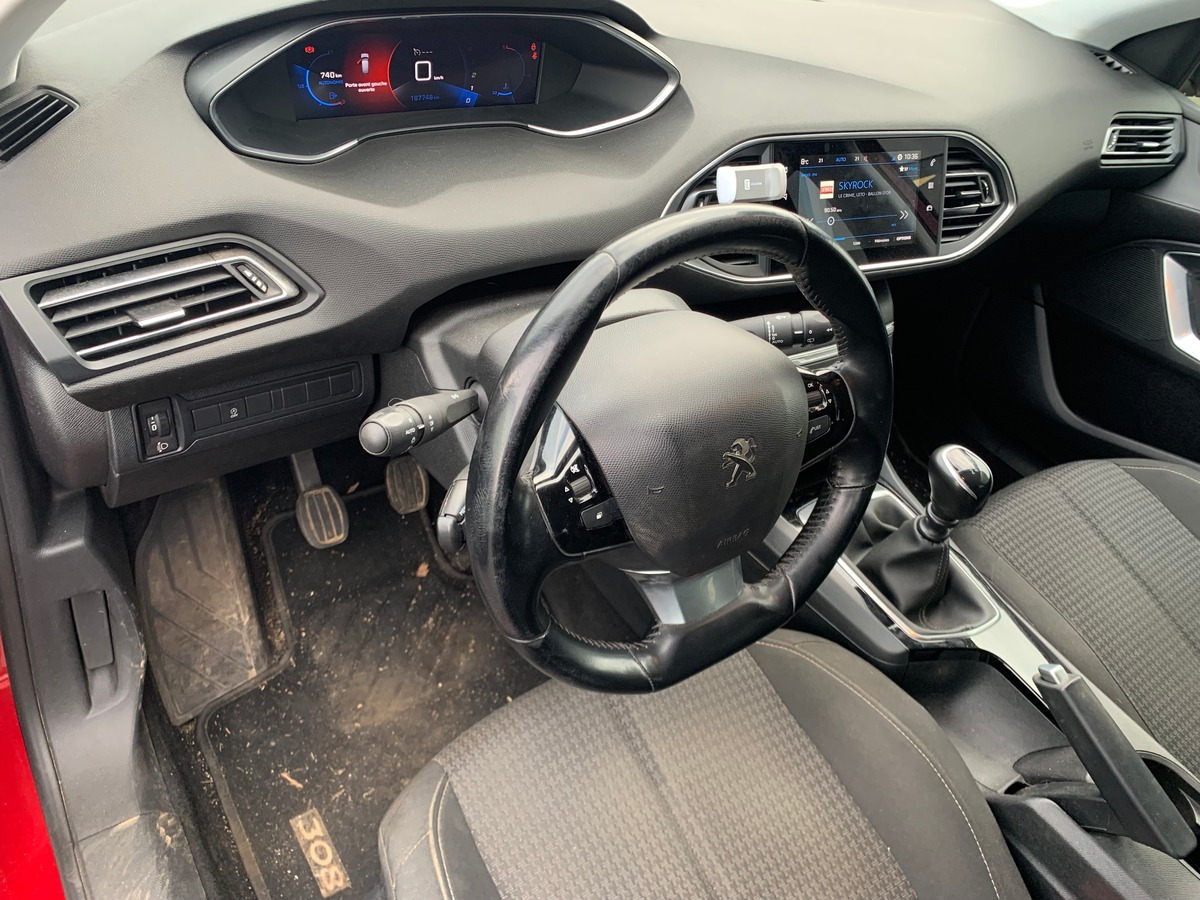 Peugeot 308 100 ch | Pack Attelage | Régulateur vitesse | Jantes Alu | Radar stationnement arriére