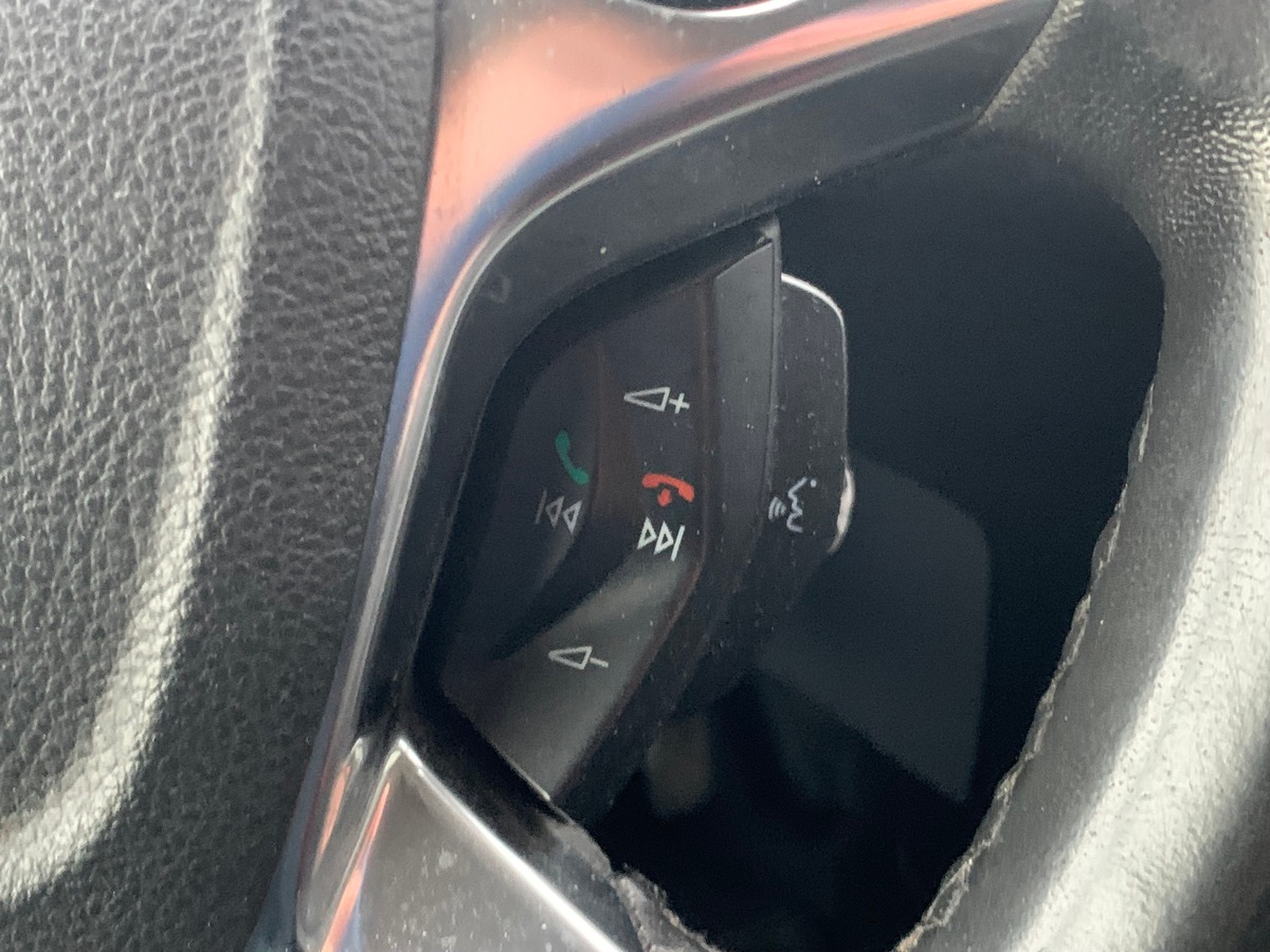 Ford TRANSIT CUSTOM 125 ch | Commandes du système audio au volant | Régulateur/limiteur de vitesse