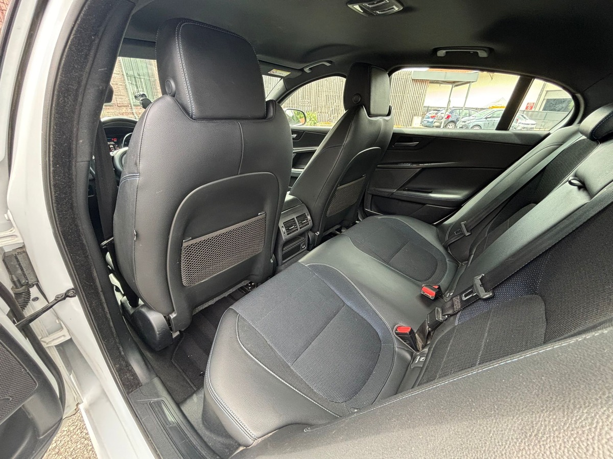 Jaguar XE 2.0D 180 R-SPORT BVA