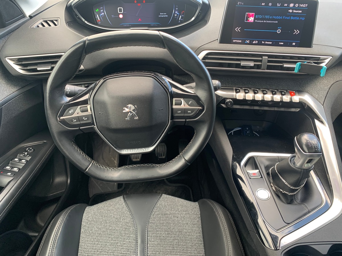 Peugeot 3008 130 ch | Allure | Toit ouvrant panoramique | Caméra recul | Attelage | Apple car play