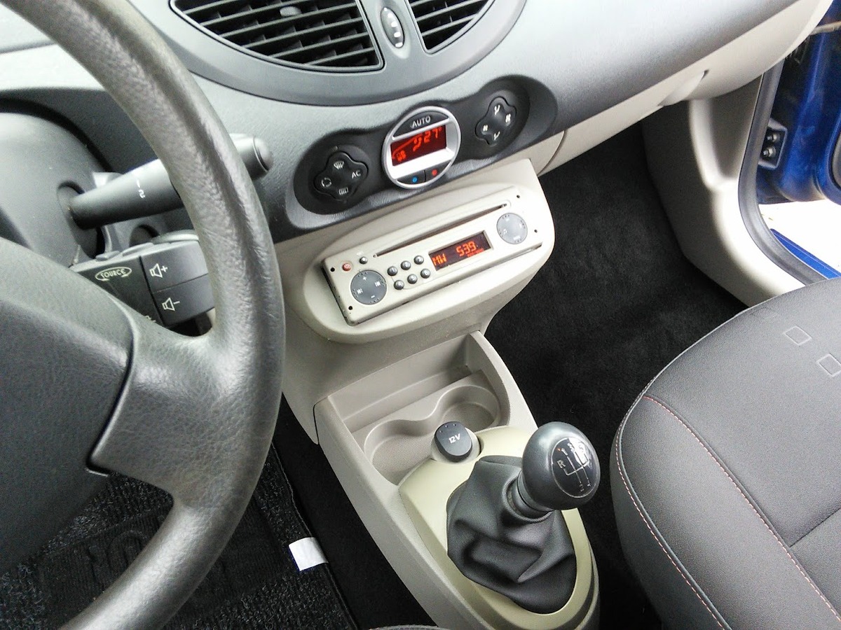 RENAULT Twingo 1.2 75 Dynamique CLIMATISATION - GARANTIE MECANIQUE - FAIBLE Km