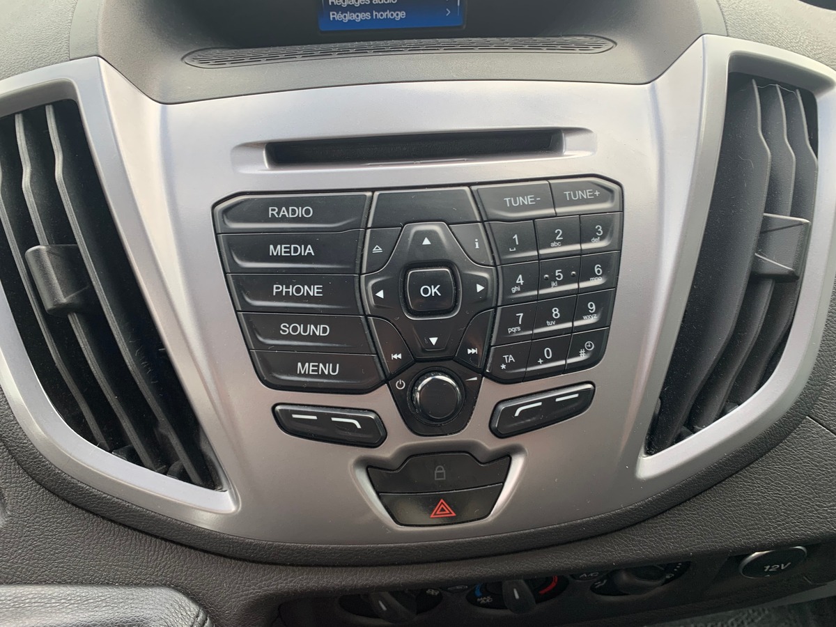 Ford TRANSIT 130 ch | Attelage | Régulateur de vitesse | Bluetooth | Plancher bois et latérale