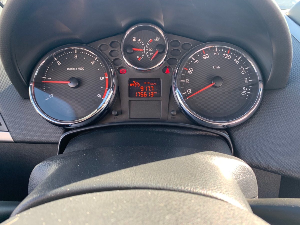 Peugeot 207 CC 110 ch | FELINE | GPS |  Bluetooth | Régulateur vitesse | Radar recul | Sièges sport