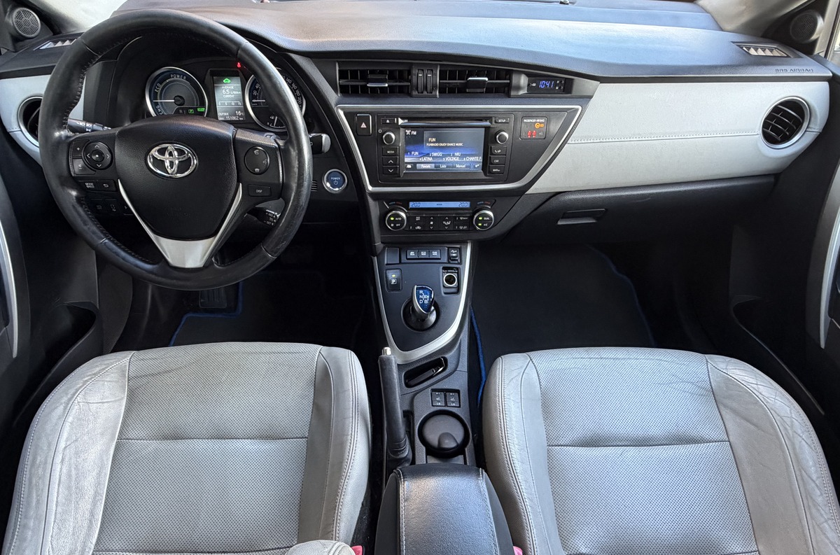 Toyota Auris II HYBRIDE 136H STYLE - 1ére main / Entretien 100% Toyota / Toit Panoramique