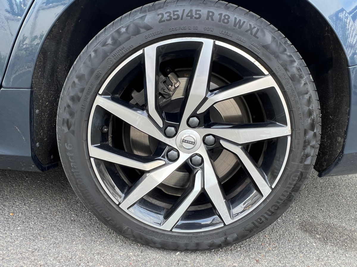 Volvo V60 II Inscription T8 2.0 Ti 16V 392 Plug in Hybrid AWD Geartronic8 303 cv
