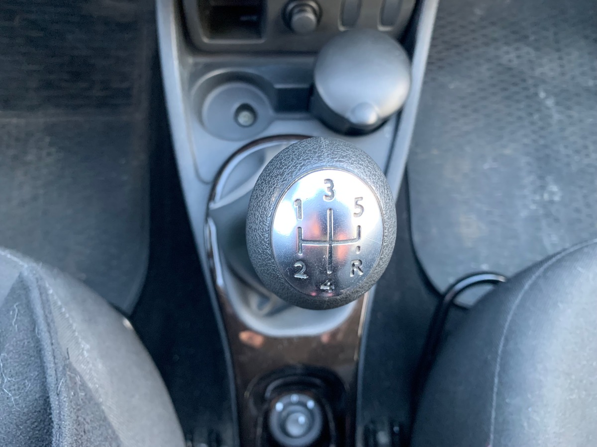 Dacia Duster 105 ch | Laureate | Bioethanol | Roue secours | Climatisation | Radio mono-CD MP3