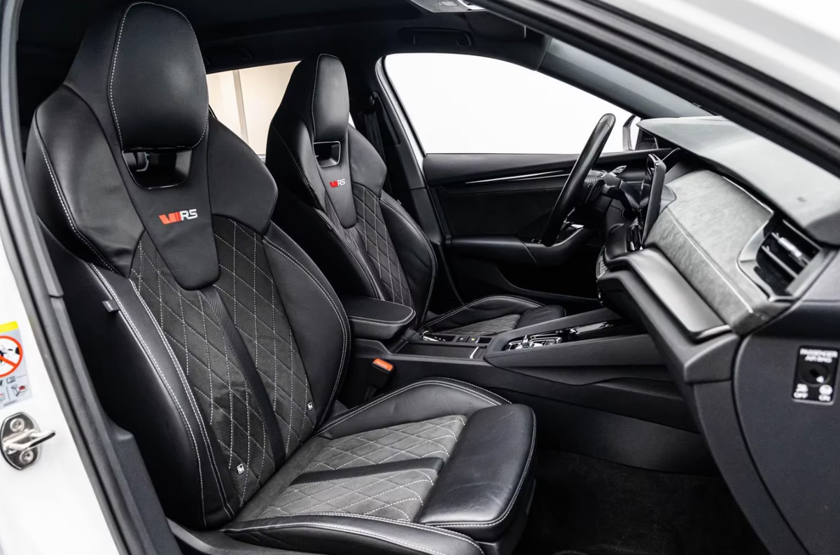 Skoda Octavia Combi 2.0 TDI 200ch RS DSG7/Toit ouvrant/Attelage/VO Allemand/Malus 250e