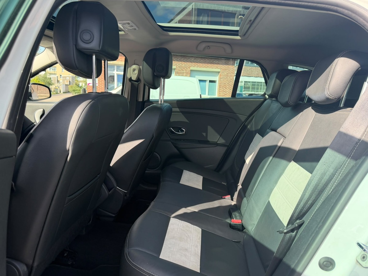 RENAULT Megane III Estate 1.5 dCi BOSE Edition-Crochet d'attelage - Distribution neuve- Garantie