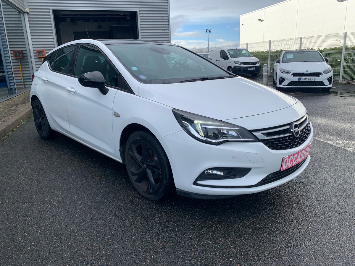 Opel Astra 105 ch | Black Edition | Caméra recul | Régulateur vitesse | Radar de stationnement avant