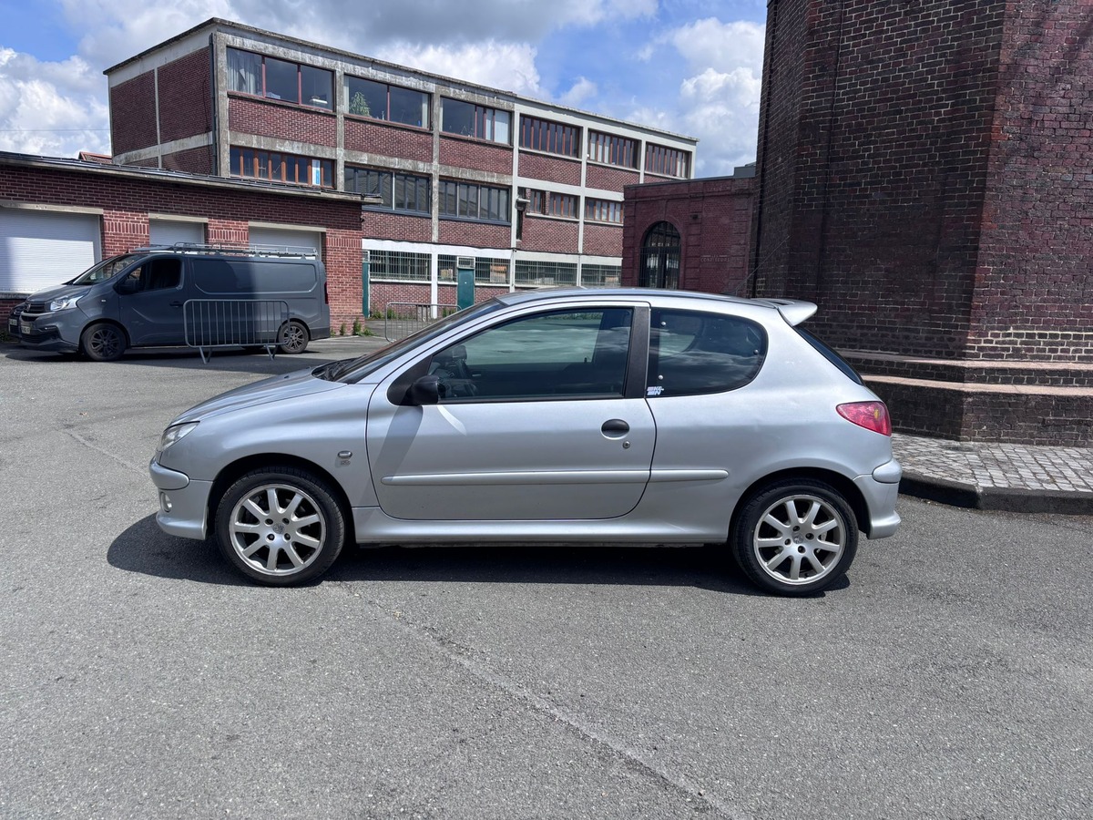 Peugeot 206 1.6 16v 110 XS 3p - Prête à partir