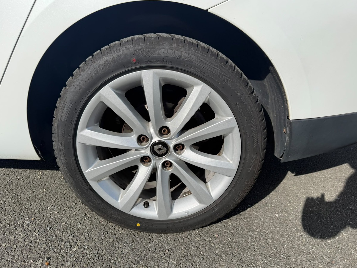 RENAULT Megane III Estate 1.5 dCi BOSE Edition-Crochet d'attelage - Distribution neuve- Garantie