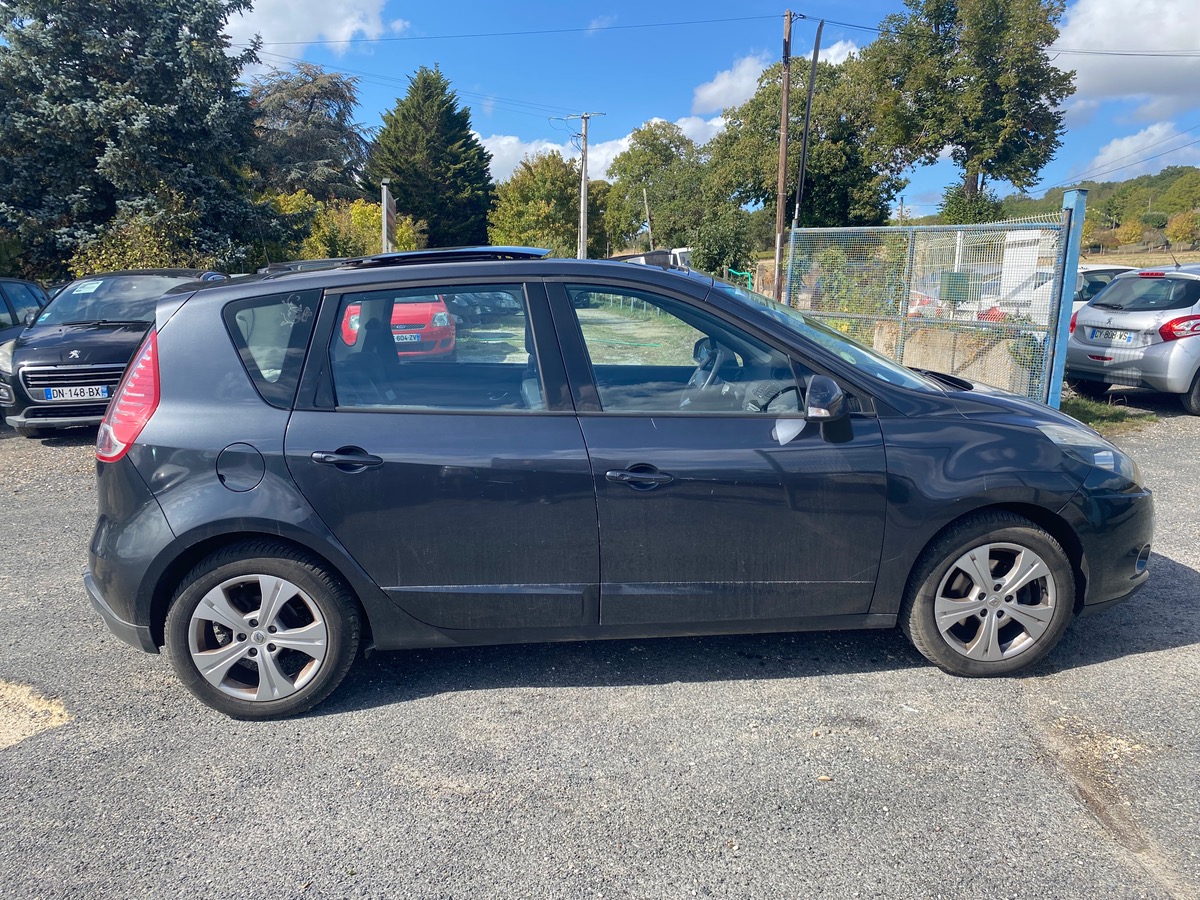 RENAULT Scenic III 1.5 dci 110cv toit ouvrant privilège 218000km