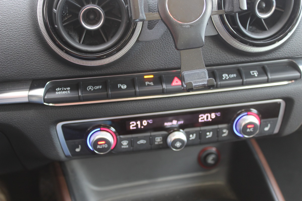 Audi A3 III 1.4 TFSi 150 ch AMBITION LUXE S TRONIC 7 + TOIT OUVRANT