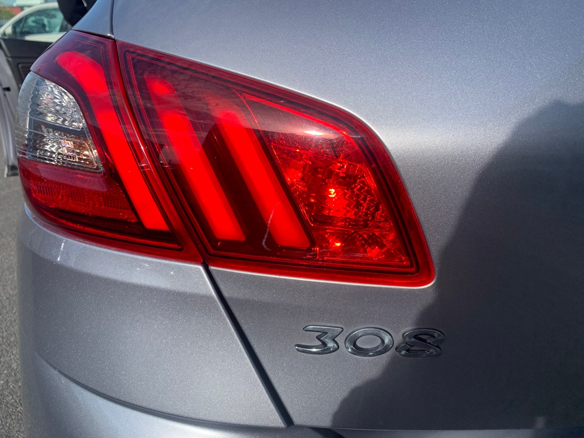 Peugeot 308 130 ch | GT Line | Toit panoramique | Apple car play | Avertisseur angles morts | Radars