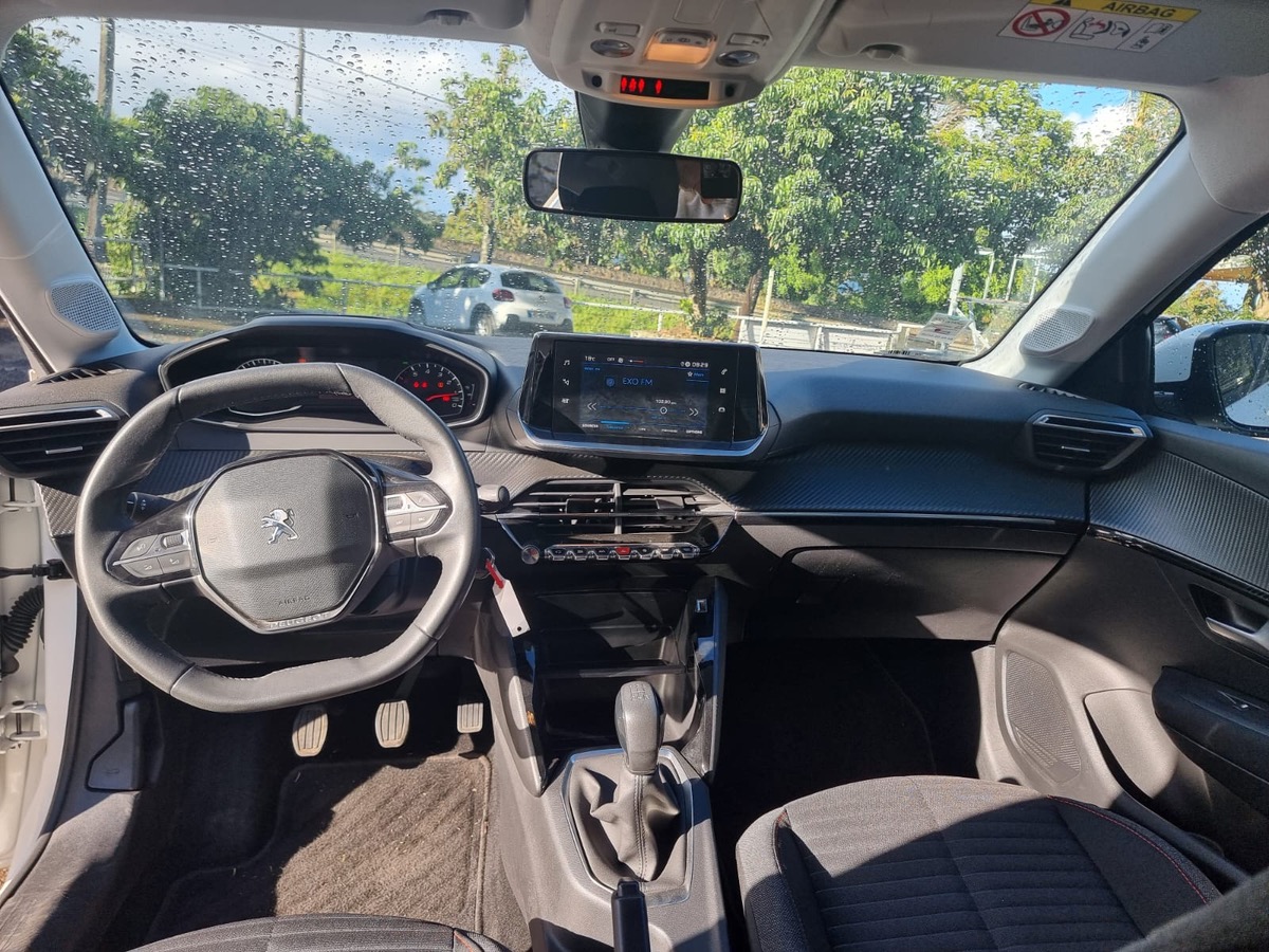 Peugeot 208 2021 29990KM SPORT AUTO 