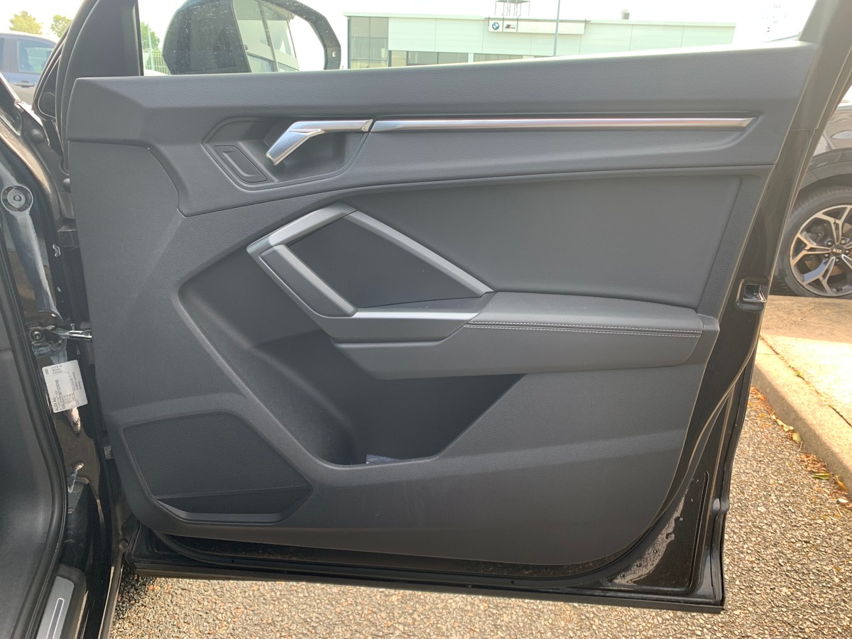 Audi Q3 150 ch | S-Line | Caméra de recul | Apple car Play Android Auto | GPS | Régulateur vitesse