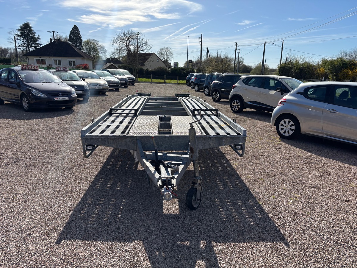 R.S.A Remorque REMORQUE PORTE VOITURE LA MANDRINOISE TRIPLE ESSIEUX