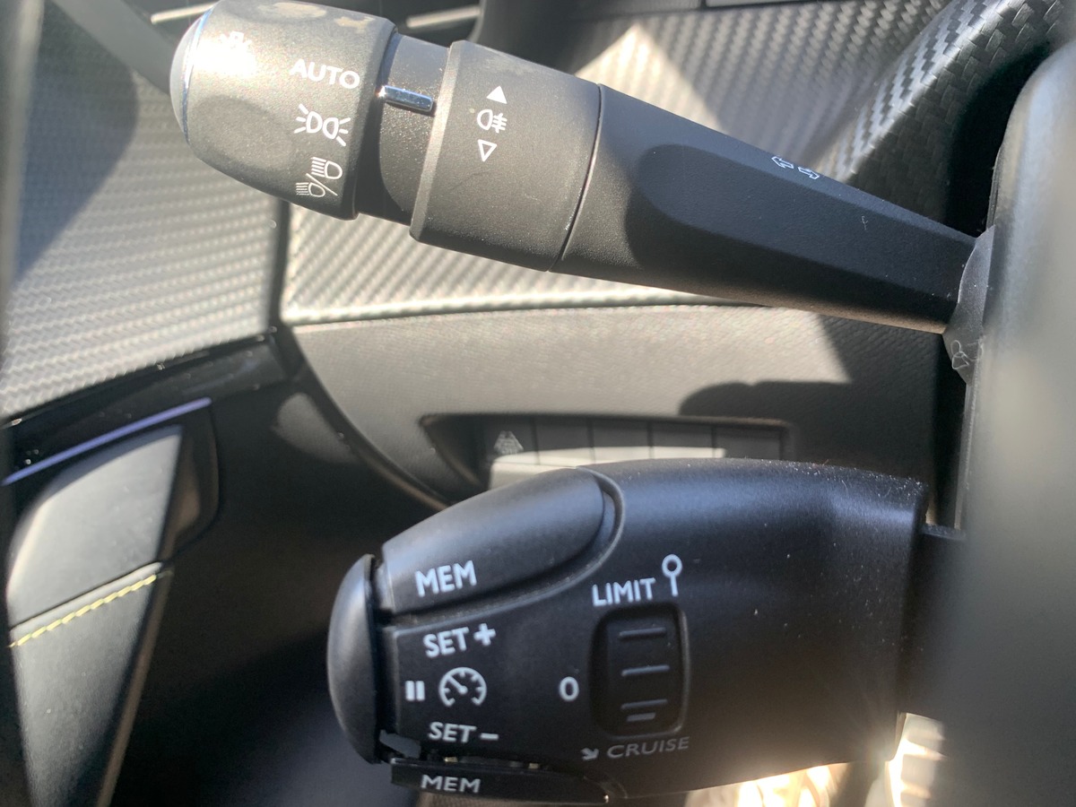 Peugeot 208 100 chevaux | GT | Apple car Play Android Auto | Caméra de recul | Régulateur vitesse