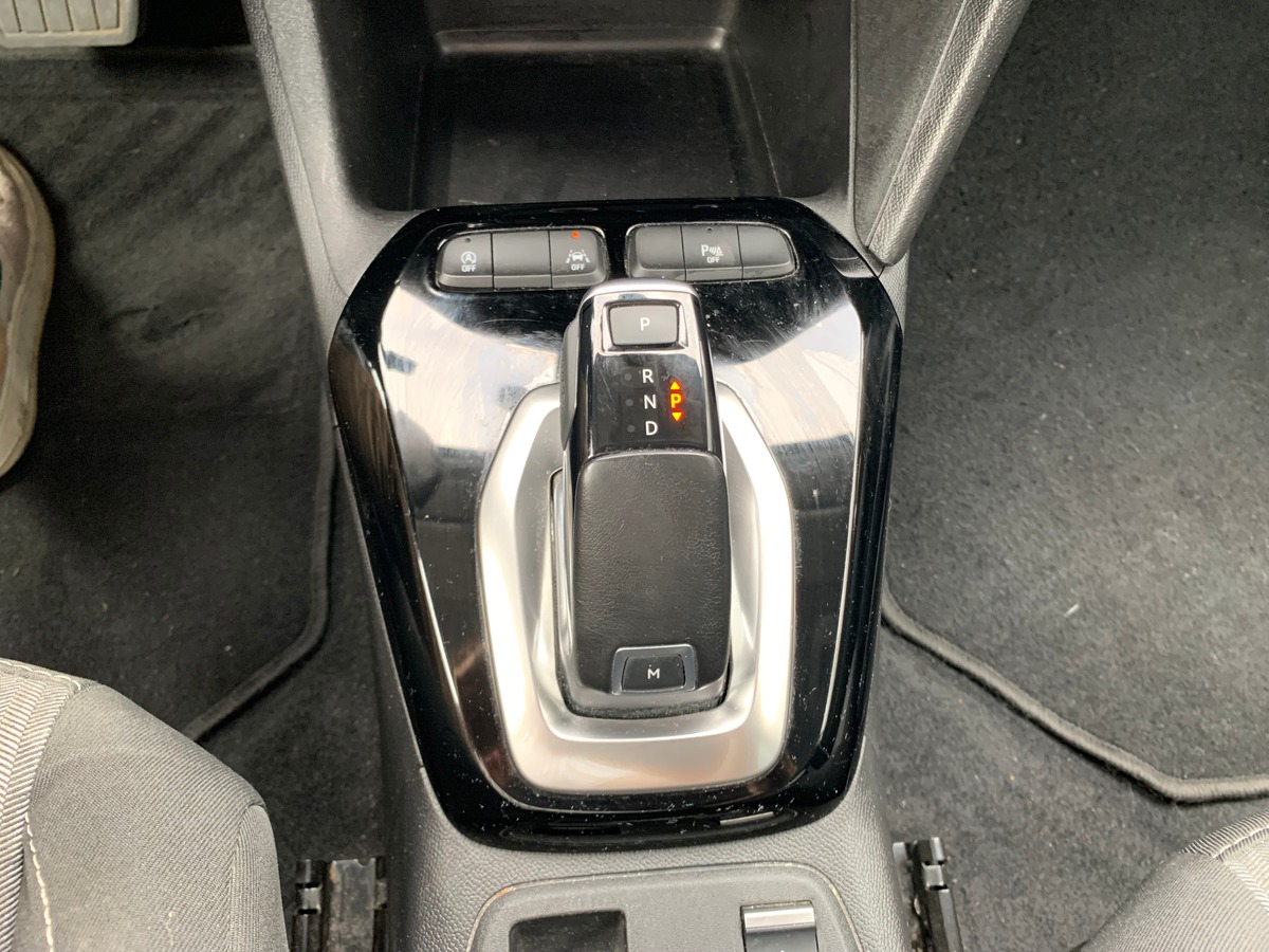 Opel Corsa 100 | Apple car play | Régulateur vitesse | | Reconnaissance des panneaux | Climatisation