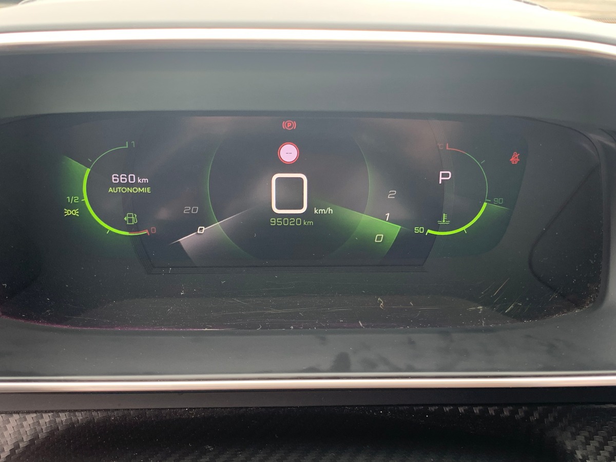Peugeot 2008 130 chevaux | GT | Caméra de recul | Apple car Play | GPS | Palettes au volant