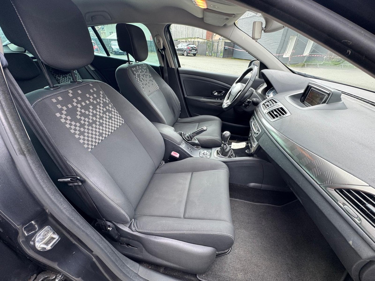 RENAULT Megane III 1.5 dci 110cv Limited - Garantie