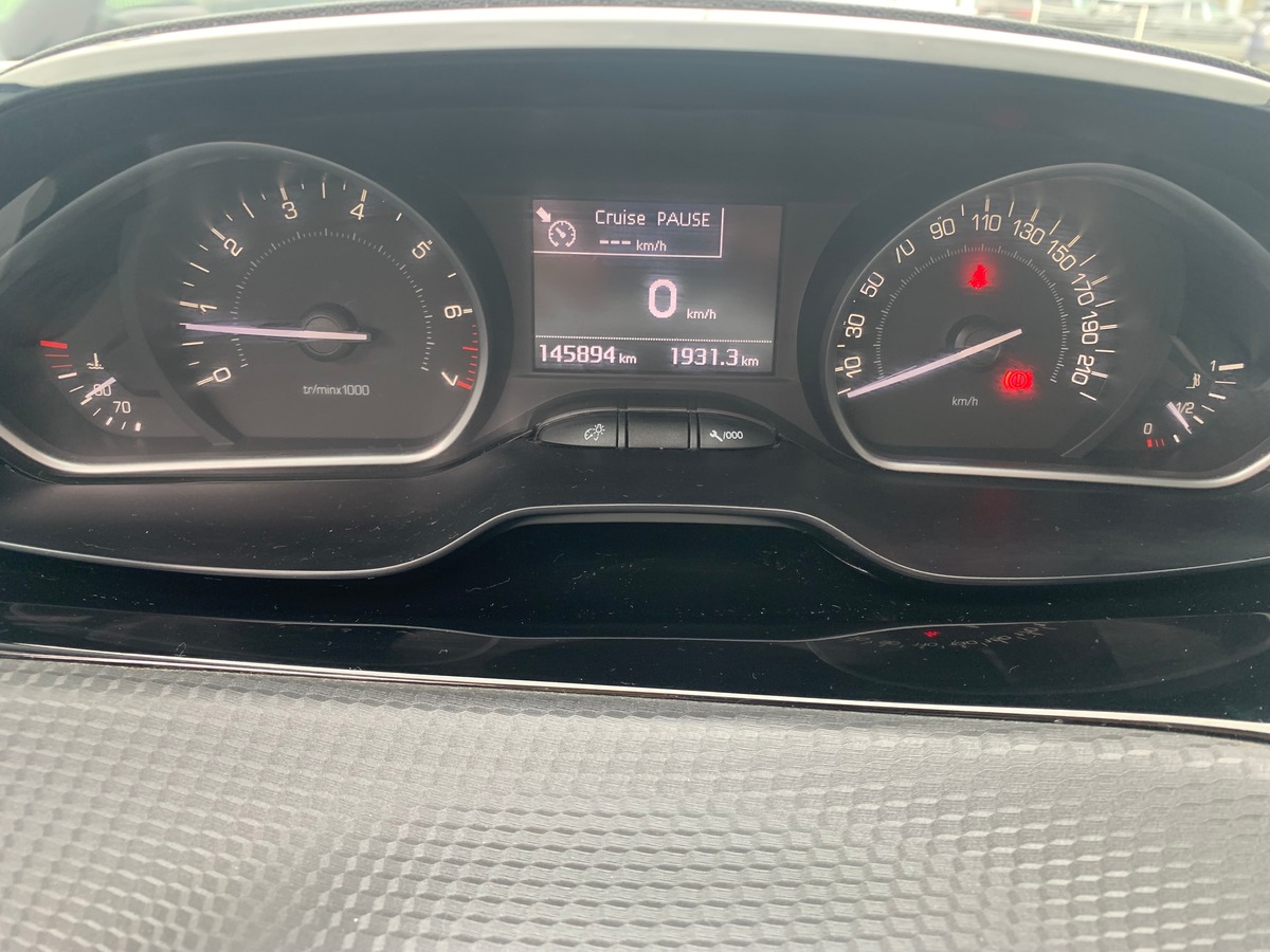 Peugeot 208 110 ch | GT Line | Régulateur de vitesse | Apple car Play Android Auto