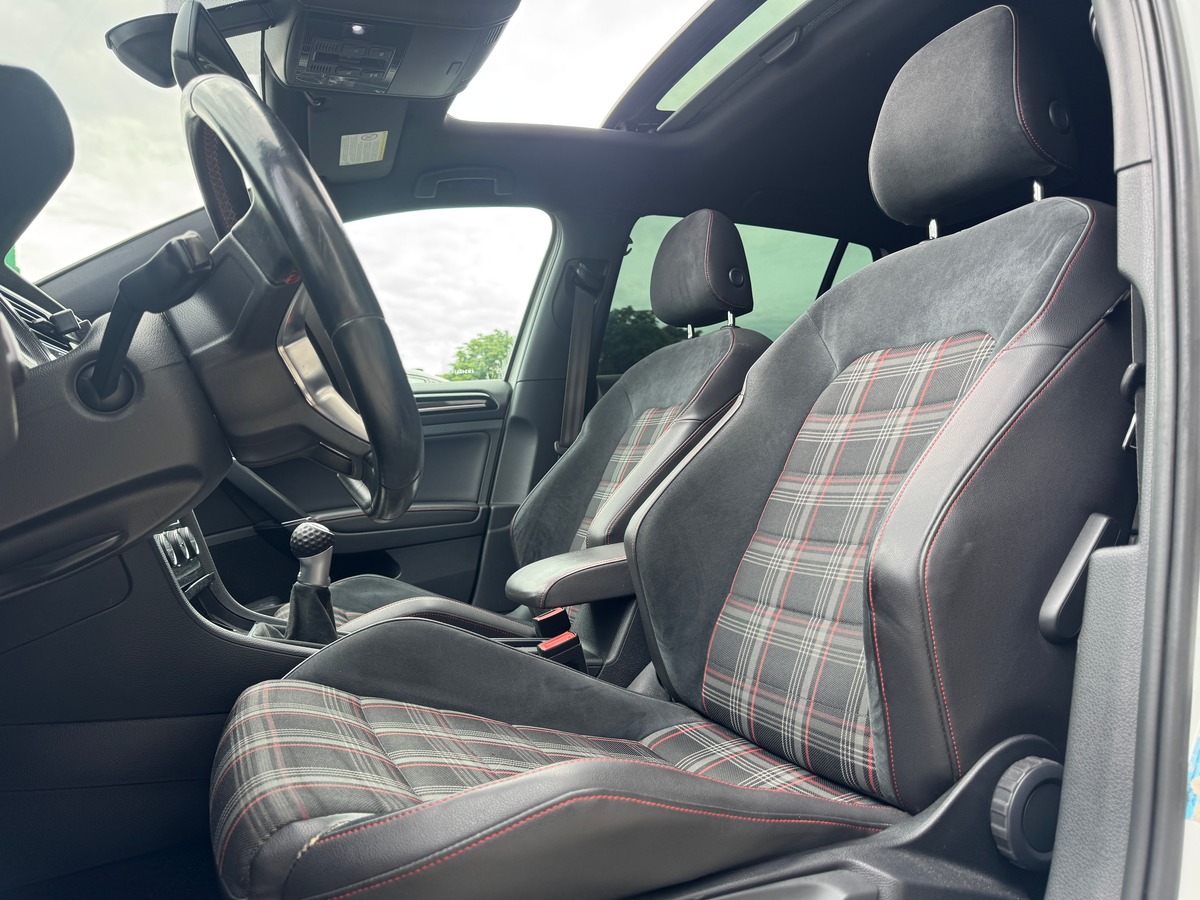 Volkswagen Golf 7 GTI 2.0 TFSI 230 cv BVM6 - Toit Ouvrant