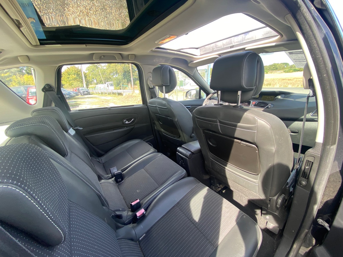 RENAULT Scenic III 1.5 dci 110cv toit ouvrant privilège 218000km