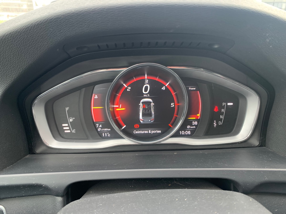 Volvo S60 150 ch | R-design | Attelage amovible | Régulateur vitesse | Radar stationnement arriére