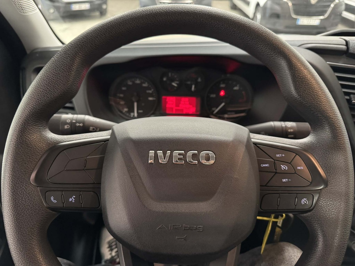 Iveco Daily 35C18 HI-MATIC 180cv plateau roues jumelées 51.452 kms
