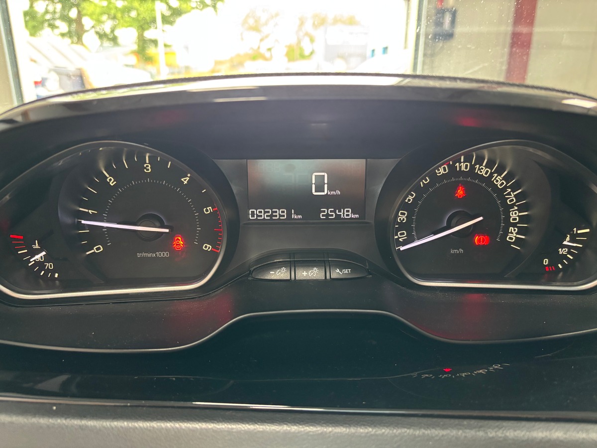 Peugeot 208 1.5 BLUEHDI 100 S&S ACTIVE 5P
