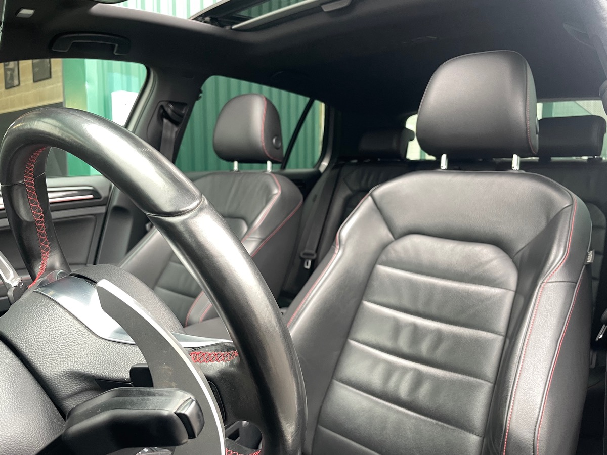 Volkswagen Golf GTI 230