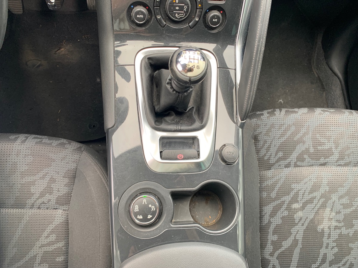 Peugeot 3008 115 ch | GPS | Bluetooth | Régulateur de vitesse | Sièges rang 2 rabattables à plat