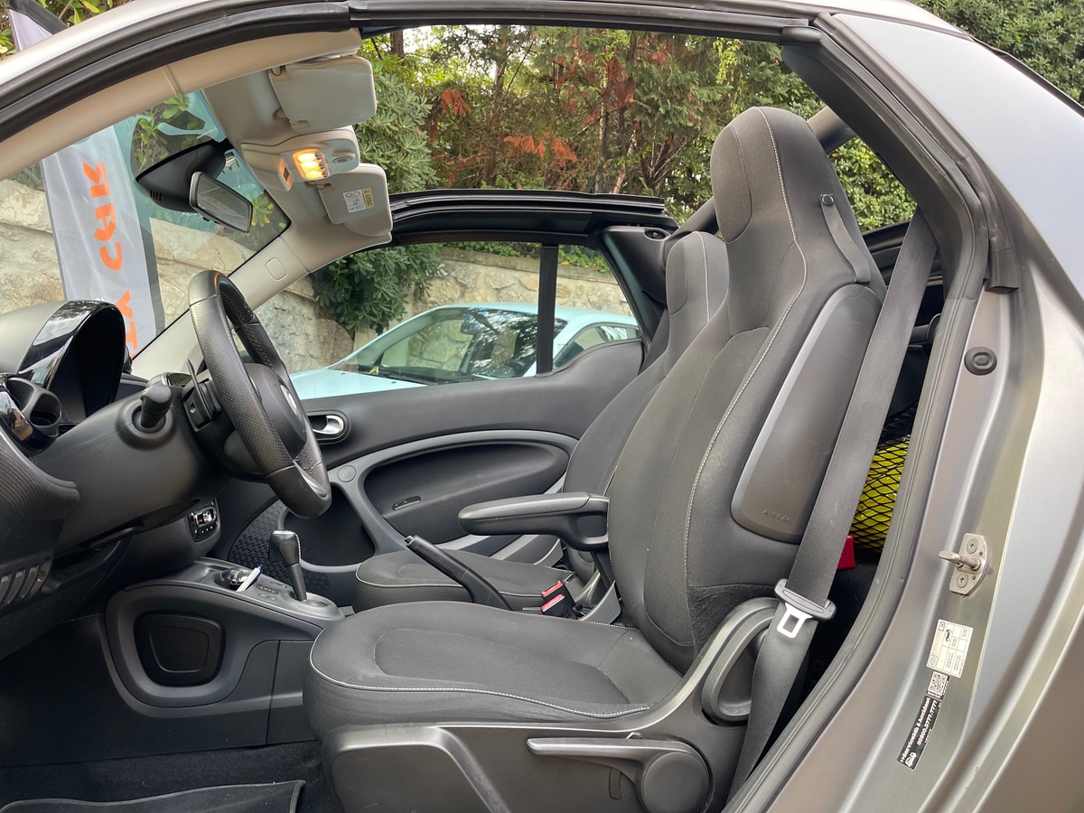Smart FORTWO Cabriolet 90 CV / Gris Mat / Pommeau Brabus / Jantes Noires / Ecran GPS