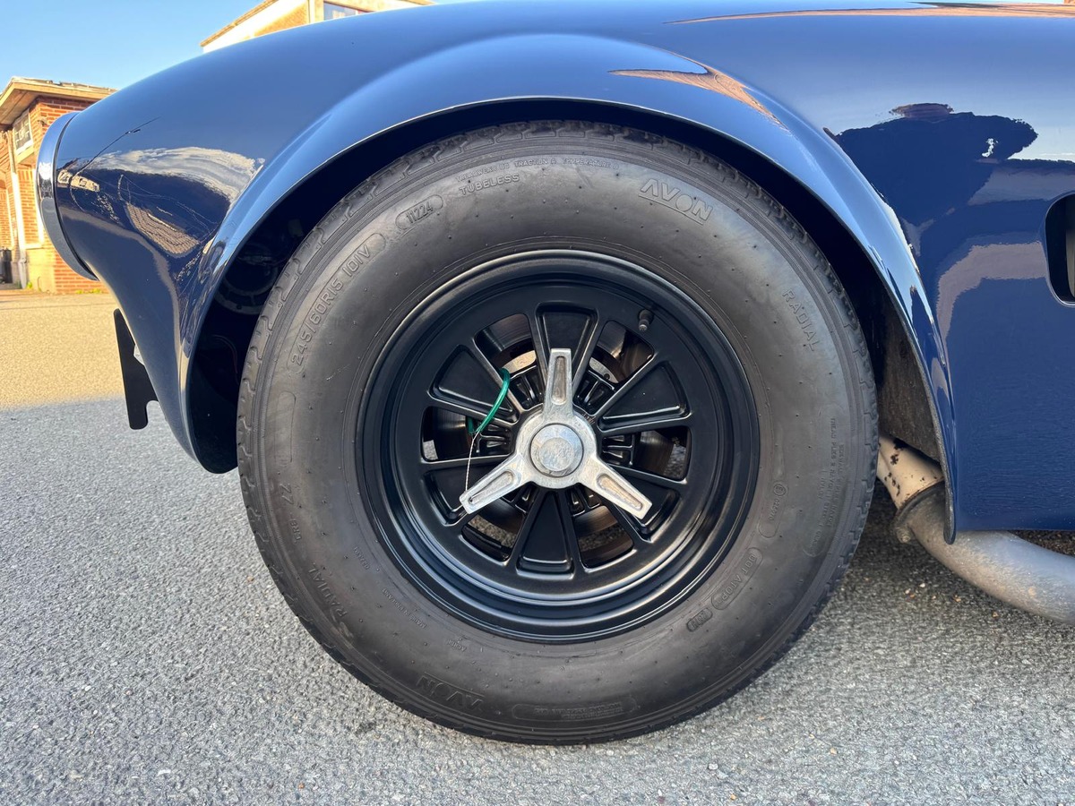 AC Cobra 289 FIA 6.4/390 Edelbrock 450cv - Restauré