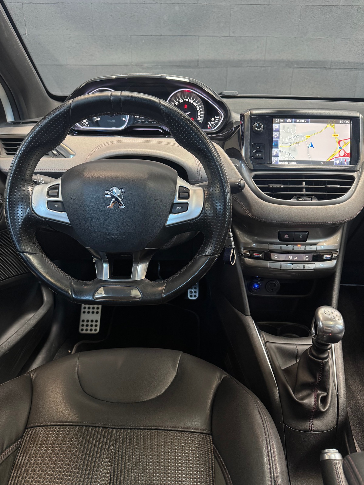 Peugeot 208 XY JBL 1.6 e-HDi 115 BVM6 Park Assist
