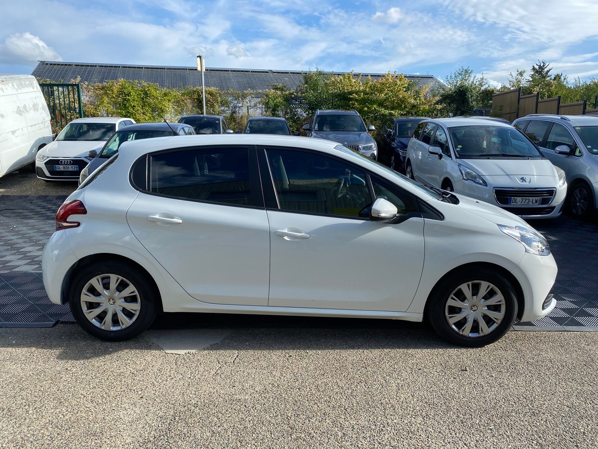 Peugeot 208 1.6 hdi 100 cv - IDEAL JEUNE PERMIS - RIEN A PREVOIR - REGULATEUR