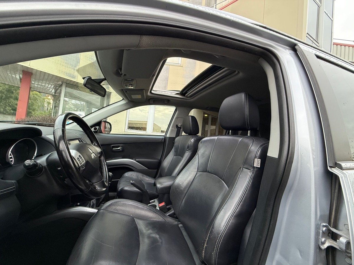 Mitsubishi Outlander 2.2 DI-D 177 CV intense 7 places 4XCBLue