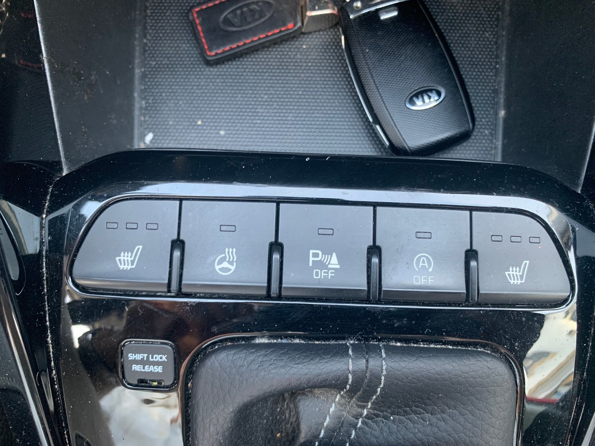 Kia Stonic 120 ch | Premium | Caméra recul | Régulateur vitesse | Apple car Play | Siéges chauffants