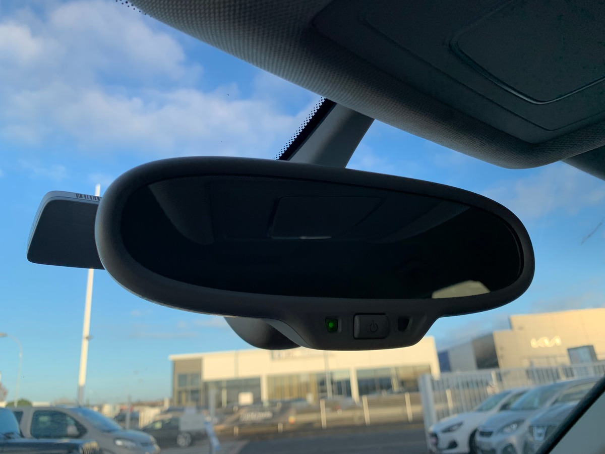 Audi Q3 177 | Sport design | Radar stationnement avant arriére | Régulateur vitesse | Attelage | Gps