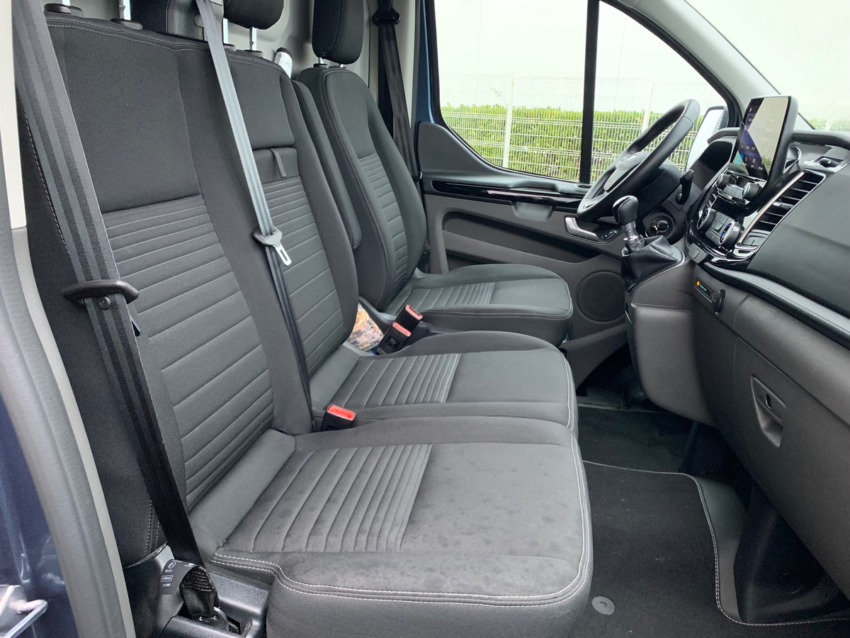 Ford TRANSIT CUSTOM FG 280 L1H1 2.0 130 LIMITED | Marches pieds | Attelage | Régulateur vitesse
