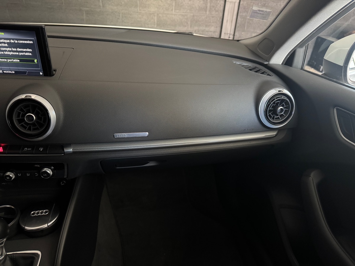 Audi A3 1.6 tdi S tronic / Xénons / Radar de stationnement Av Ar