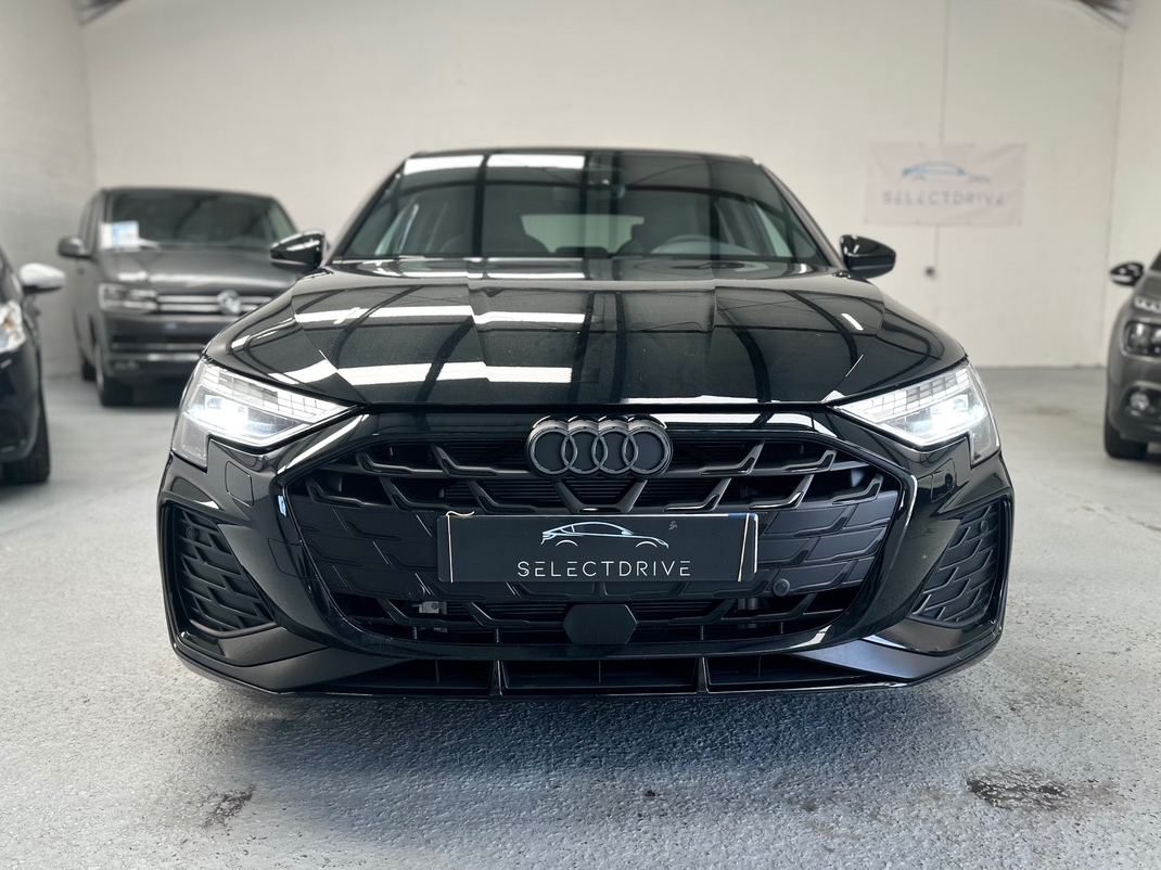 Audi A3 Sportback IV (2) 1.5 45 TFSIE HYBRIDE RECHARGEABLE 272 S LINE S TRONIC