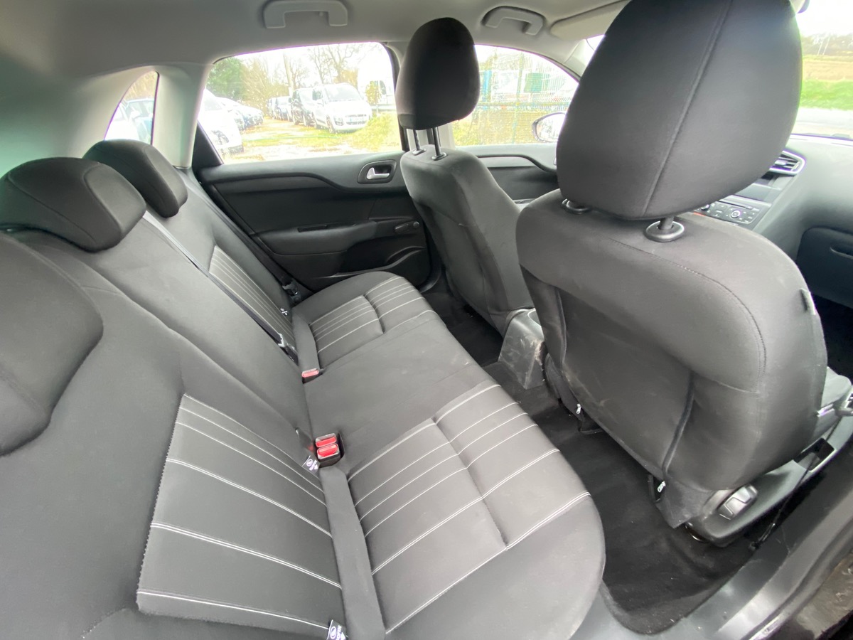 Citroën C4 1.2i 110cv  1ère main kit de distribution neuf