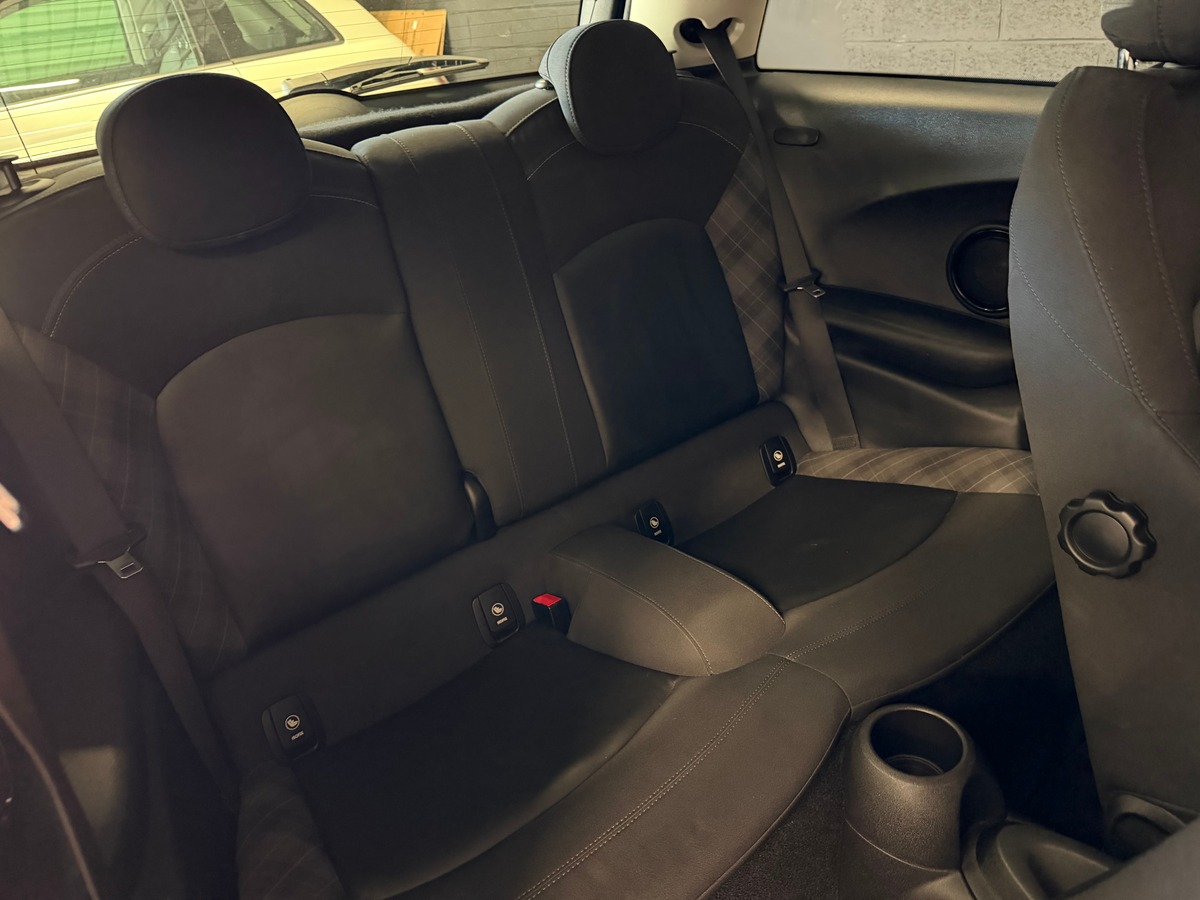Mini Mini Cooper d 116CH Pack Chili