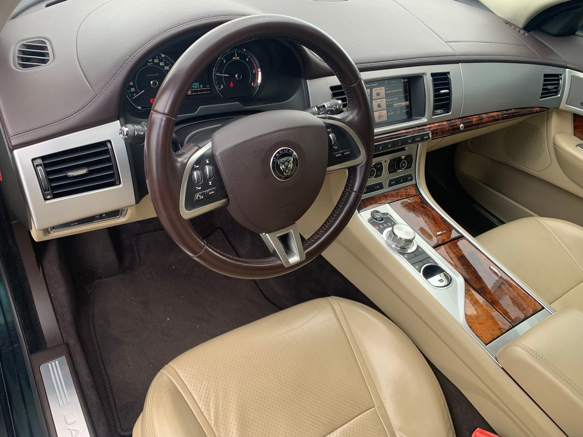 Jaguar XF 240 ch | V6 | R-Sport | Caméra recul | Sièges sport | Régulateur vitesse | GPS | Bluetooth