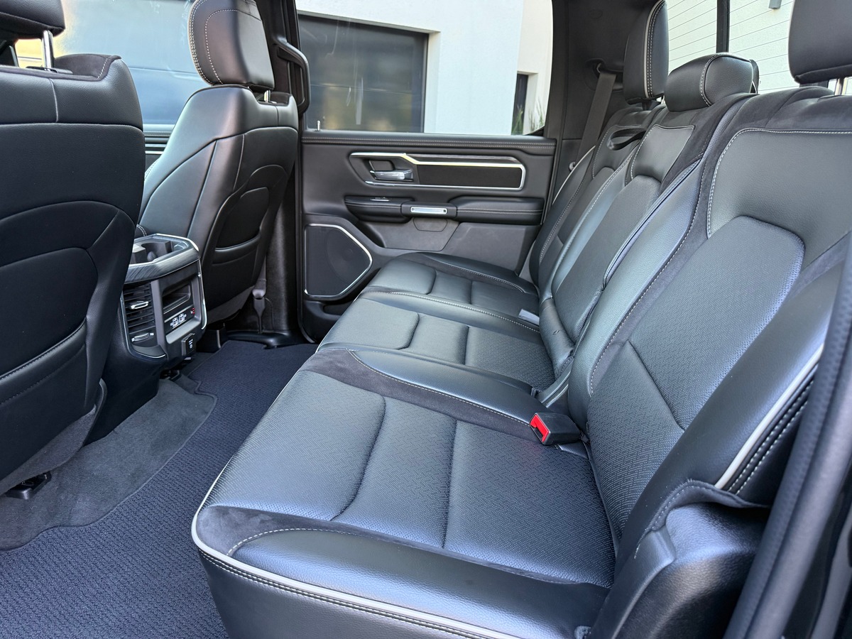 Dodge RAM 1500 LARAMIE SPORT NIGHT EDITION 402 CH / TVA / CARNET / 21663 KMS